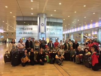 No aeroporto de Tel Aviv. 