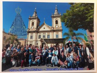 Em frente a Basílica Velha