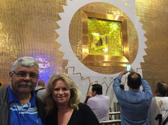 Em frente a Imagem de N. Sra. Aparecida.