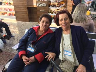 Grupo no aeroporto. 