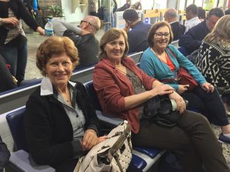 Grupo no aeroporto. 
