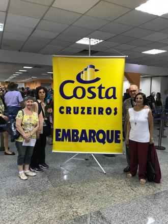 Fazendo check-in no cruzeiro. 