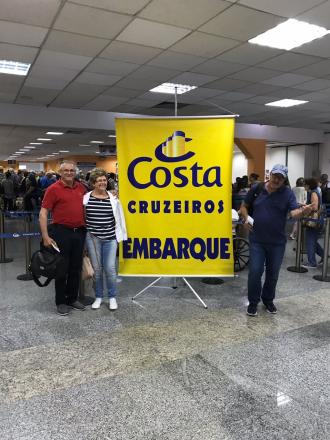 Fazendo check-in no cruzeiro. 