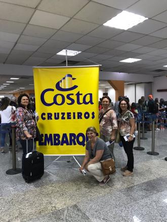 Fazendo check-in no cruzeiro. 