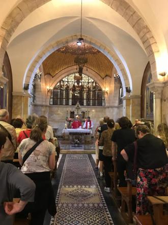 Em Jerusalém. 