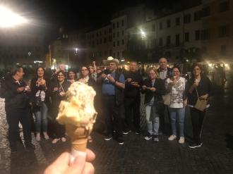Passeio em Roma à noite. 