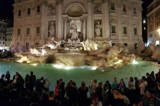 Passeio em Roma à noite. 
