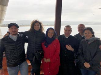 Missa no barco no Mar da Galileia.