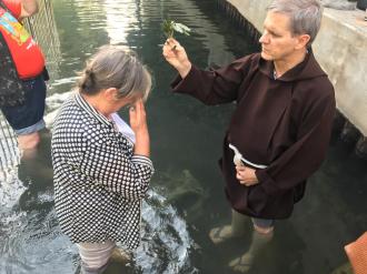 Batismo no Rio Jordão. 