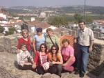 Passageiros na cidade de Obidos, Portugal.