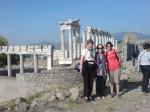 Sueli, Hilda e Fátima na Acrópolis de Pérgamo.