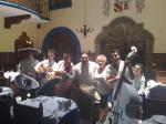 Nelita com os cantores em Puebla