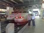 Irma e Rineo na chegada a Paris... Veja o TGV...