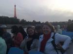 Jandira e Janira no Bateaux-Mouche... e a Torre Eifel... Que cenário!!!