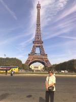 Zita e a senhora mais importante de Paris, a Torre Eiffel.