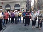 Em Firenze, ouvindo explicações de nosso guia.