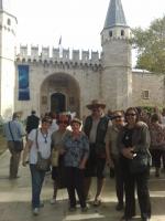 ... na entrada do Palácio Topkapi, em Istambul.