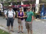 Ivan, Mariliza e Leonardo após o almoço em Istambul.
