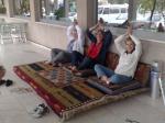 Maristella, Heloisa e Alcenira em parada na estrada, para descanso.