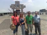 Marisa, Sirlene, Harri e Pe. Santo na Praça do Santuário de Guadalupe.