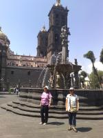 Rita e Elena na Catedral de Puebla.