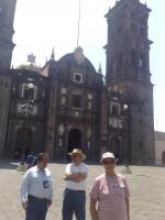 Alfredo, Ivan e Wanda  na Catedral de Puebla.