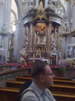 Pe. Santo no interior da Catedral de Puebla.
