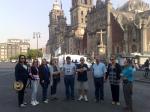 Em frente à Catedral do México.