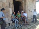 Grupo e o guia Luca no sitio arqueológico de Uxmal.