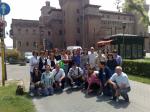 Grupo bem feliz... em frente ao Castelo de Ferrara.