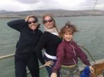Tuka, Ana e Cecília no passeio de barco no Mar da Galiléia.