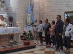 Em Caná da Galiléia, casais renovando os votos do matrimônio.
