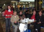 Odete, Emma, Rosalia, Julieta e Tere no aeroporto de Porto Alegre.