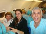 Maristela, Mariana e Ivo no voo para Istambul.