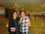 Tere e Nilva no aeroporto de Istambul.