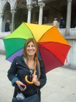 Osmari com o guarda-chuva da nossa guia.