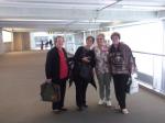 Julieta, Tere, Emma e Rosalia no aeroporto de Tel Aviv.