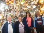 Celestino, Julieta, Marisa e Elinor no Grande Bazar.