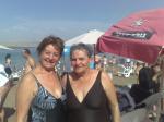 Irma e Emma no Mar Morto.