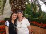 Cíntia e Maria Auxiliadora nos Jardins dos Bahai em Haifa.
