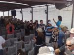 Grupo brincando na Barca.