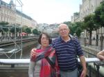 Cladis e Lirio no Rio Tebla, em Karlovy Vary.