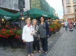 Nédis, Ilda e Marisa na praça central de Cracóvia, na Polôni