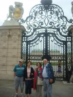 Ari, Olga, Cladis e Lirio em Viena, no Palácio Belvedere.