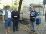 Ivan, Ary e Lírio em uma praça de Cracóvia, Polônia.