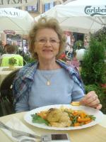 Nédis em almoço na praça do centro da Varsóvia Antiga.