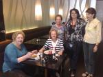 Hilda, Nedis, Ligia, Marisa e Sueli em parada para o almoço.