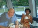 Waldir e Rosi durante nosso almoço sobre o Rio Danúbio, na Áustria.
