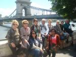 Grupo em passeio a pé por Budapest.