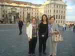 Ligia, Marisa e Olga passeando pelas ruas de Praga, capital da Rep. Tcheca.